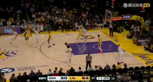 没追上球！东契奇懵了：老头，你不是快下之王？图1：这球是他跑慢了还是东契奇传大