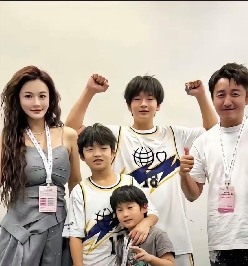 网传冉莹颖家人提出：由邹先开口办离，债务全由他抗，三名孩子的抚育费用也全包！20