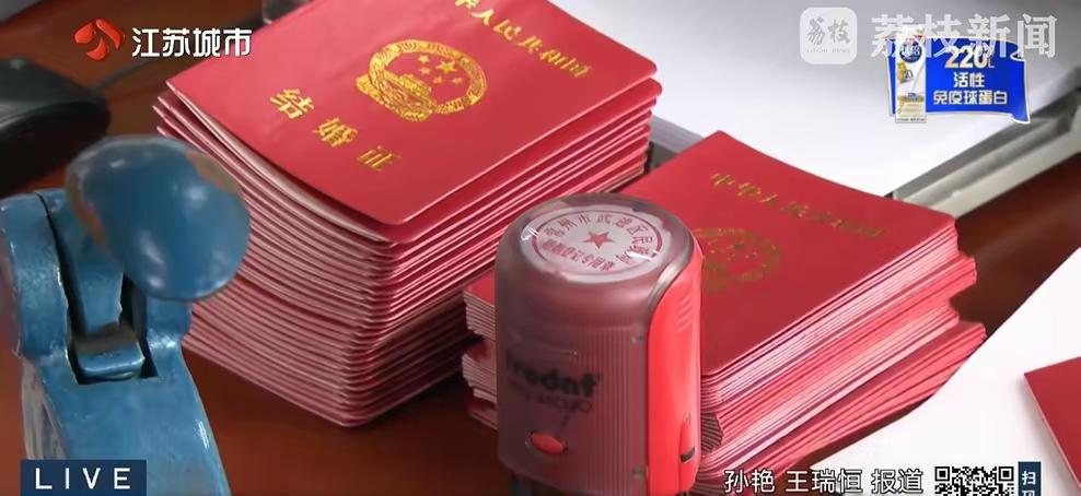 18岁妹妹因未达法定婚龄，冒用姐姐身份与男友夏某登记结婚，还瞒着姐姐办了“离婚”