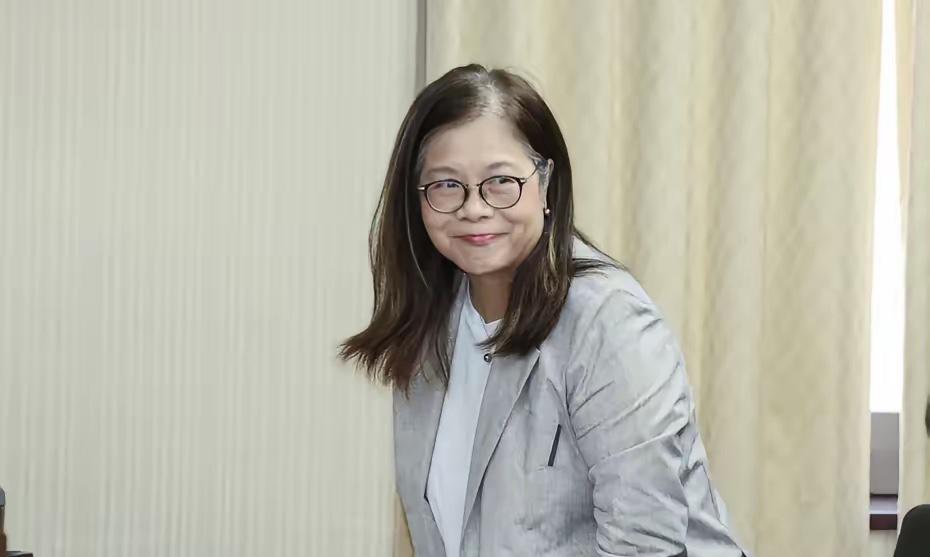 台“海委会”主委管碧玲6月7日在社交平台发文指责大陆“借日菲谈判，掩饰升高挑衅，