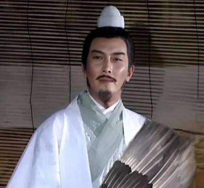 公元234年，五丈原军营，司马懿派人去打探诸葛亮的状态，探子回来说：诸葛丞相每天