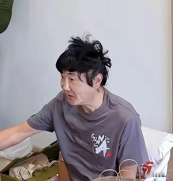 说实话，第一眼差点没敢认，这竟然是孙楠。57岁的他最近在《披荆斩棘2026》