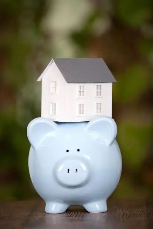 存款减少了。央行公布：前四个月人民币存款中住户存款增加5.74万亿元。而前三个月