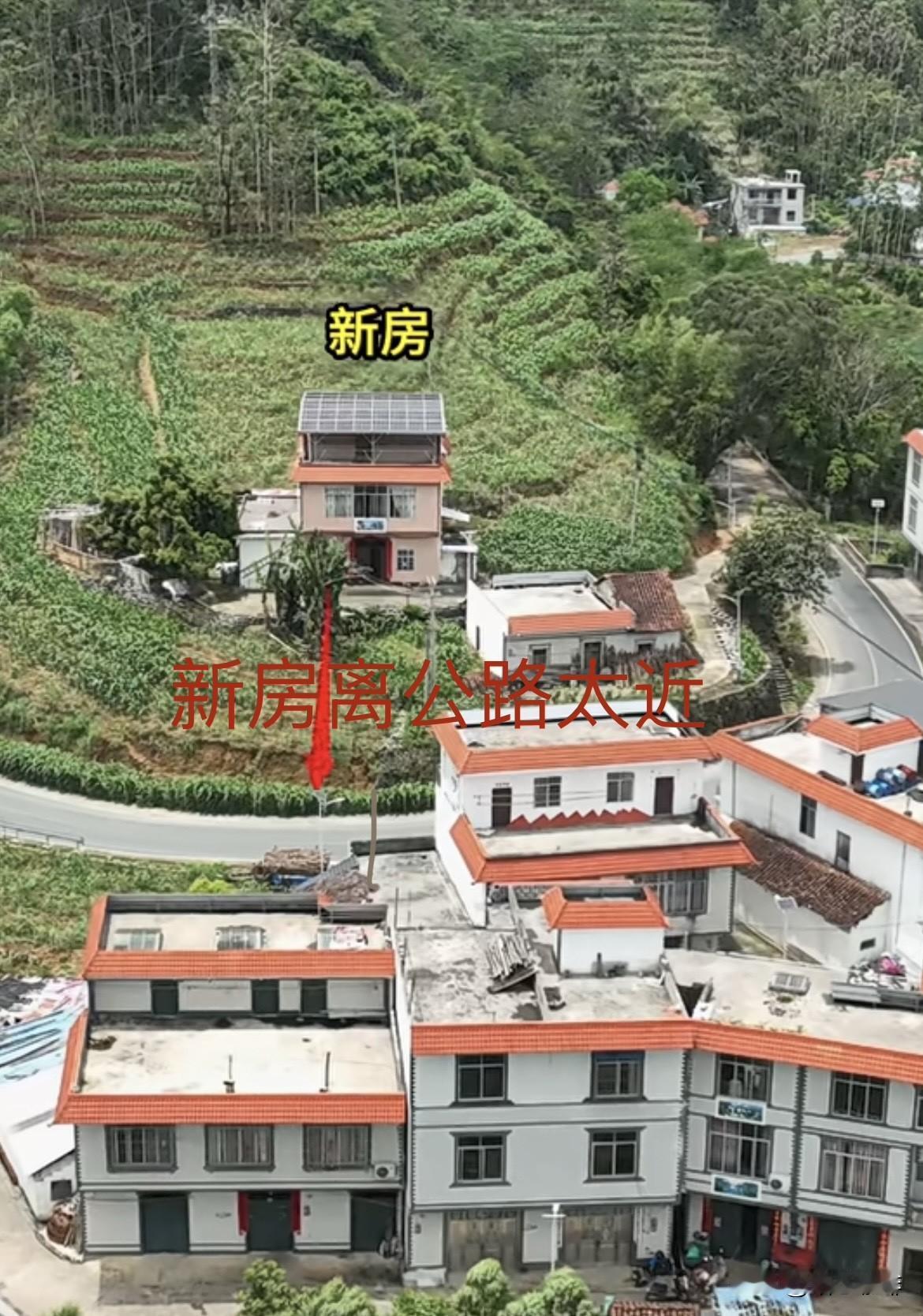 由于离公路太近，平时车来车往噪音太大。为了住得安静，当初建房时父亲就说：房?