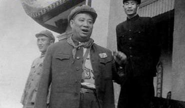 1947年，我军截获了一匹战马，然而当贺龙在得知这匹马的特征后，心中大惊，他当即