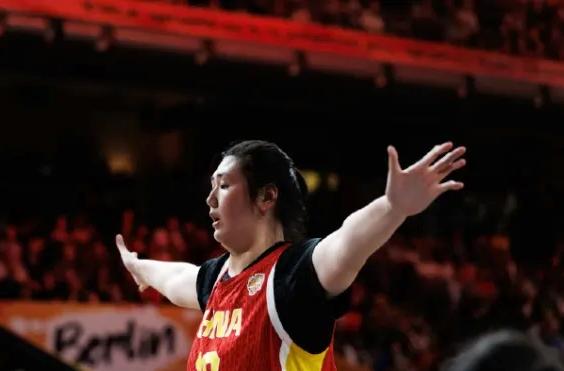因材施教！王治郅为张子宇定制特训，拒绝照搬普通训练模式不少球迷误以为张子宇