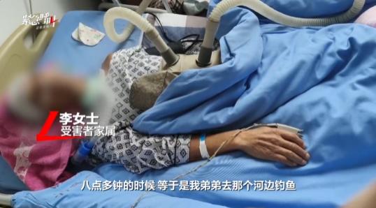 “防不胜防！”11月1日，湖南南县水边，一位钓鱼爱好者正在草丛之中悠闲钓鱼，他没