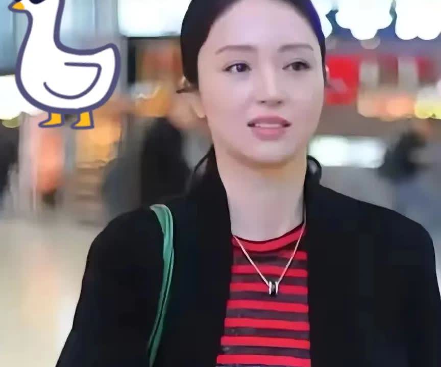 有点理解为啥董璇着急结婚了！不是因为现任年轻帅气，也不是因为爱情，而是因