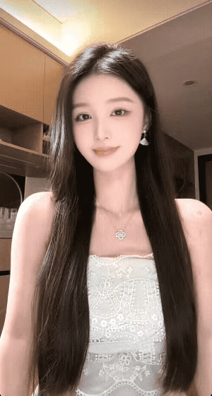 姑娘，你想表达什么？还是大声说出来吧！