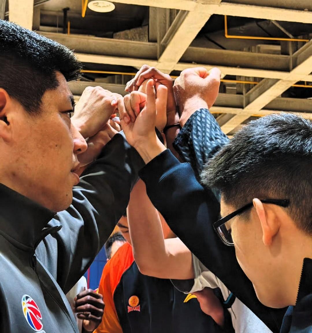 通过cba杯赛看！广东宏远在联赛想获得前四不容易，对手太强了。一、广厦冠军班