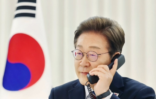 变脸太快了！刚刚，多家韩国媒体在报道中称，韩国总统李在明与日本首相石破茂进行了2