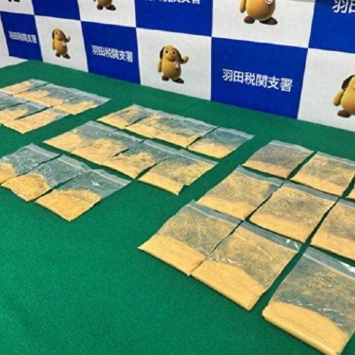 最近日本出了桩让人直呼“离大谱”的走私案——三名年轻女子把8公斤黄金缝在内衣里，