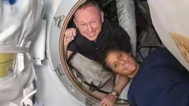 真是要狠狠表扬美国NASA和美国政府，这波操作堪称“寒酸天花板”！两名宇航员