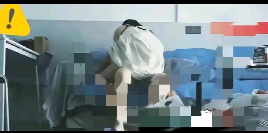 用一次性无菌隔离垫当“情趣道具”？院长和主任这波操作，真是把“表面干净，内心肮脏