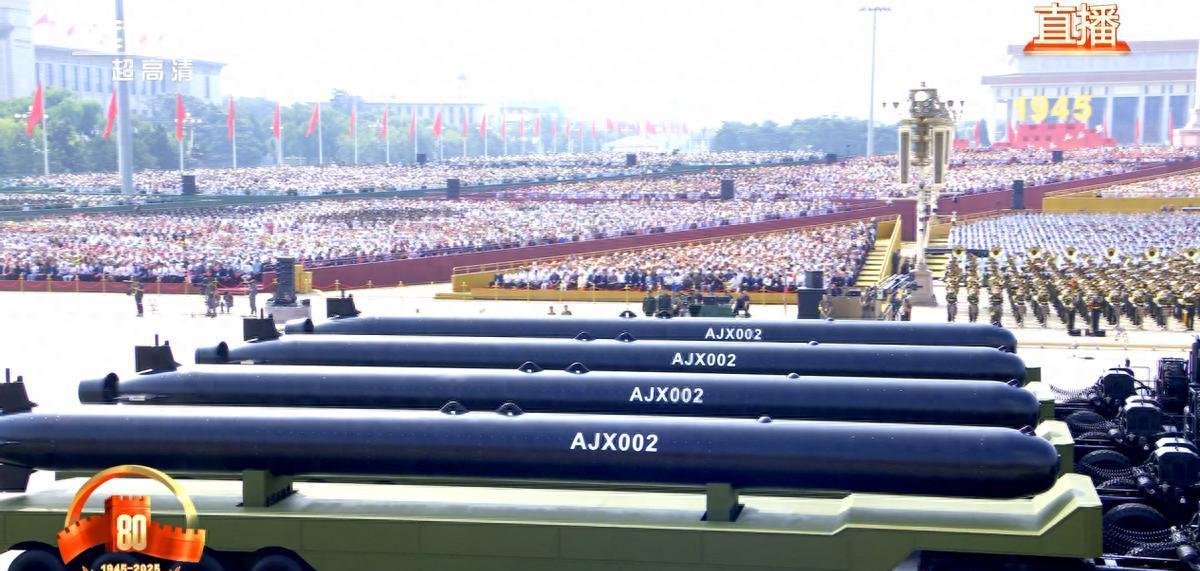 9月3日，当全世界的目光都聚焦在北京天安门那场盛大的阅兵式时，一个黑乎乎的大家伙