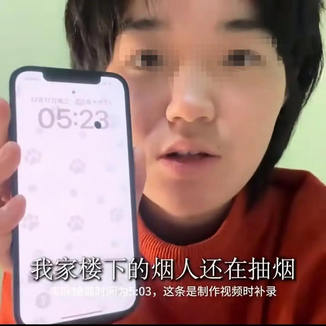 四川一大姐被楼下邻居抽烟忍无可忍，大清早找上门评理，警察只能调解不可处罚大清