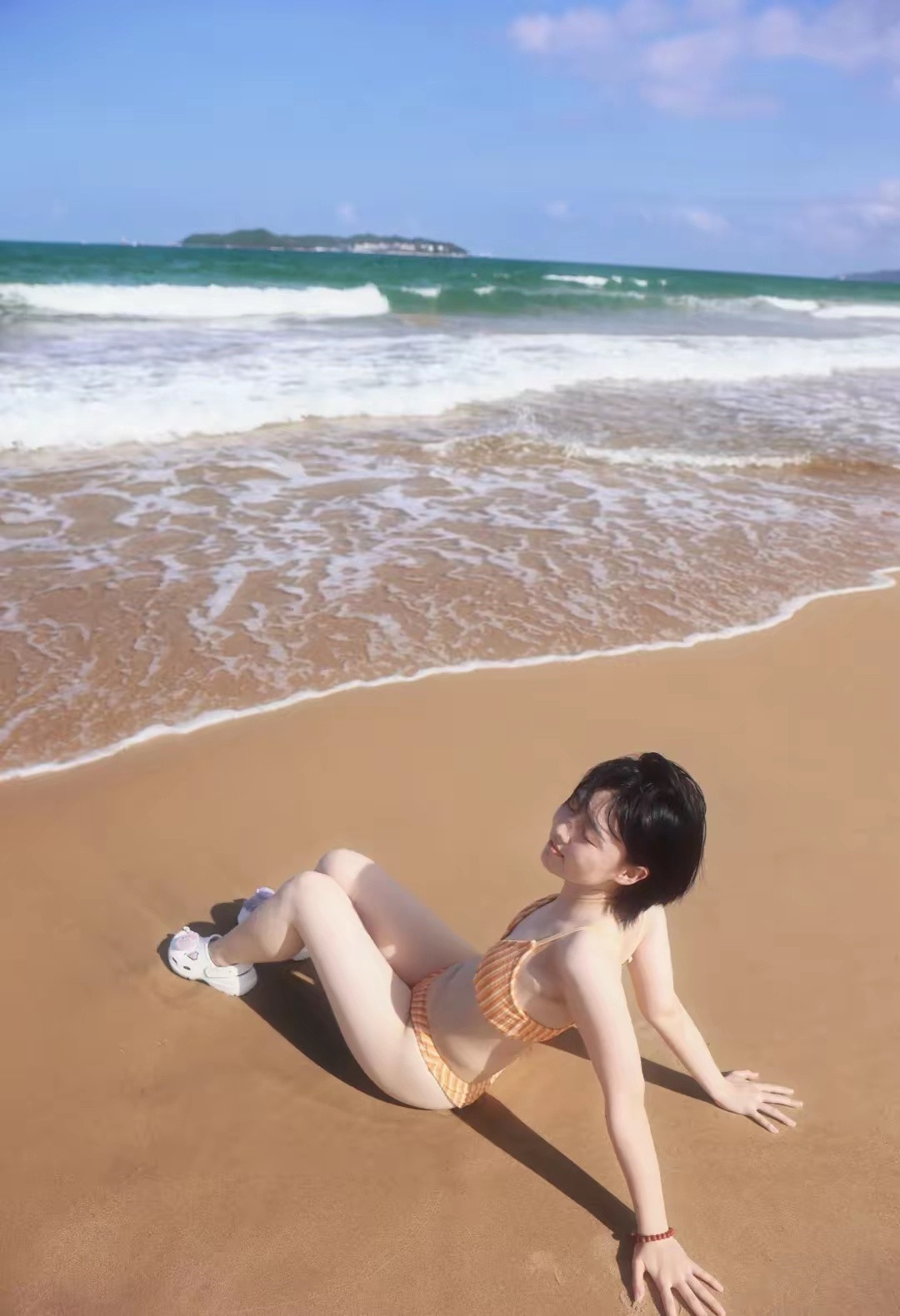 穿过人山人海，去看山河大海。