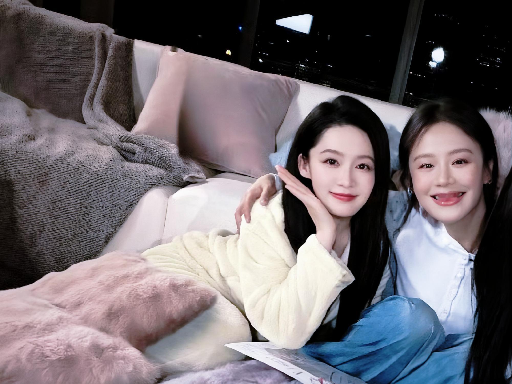 马思纯李沁这是睡一起了吗李沁马思纯友谊长存[大笑]​​​