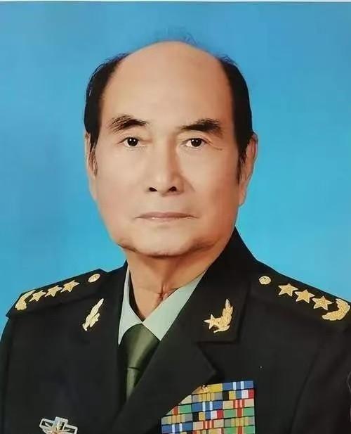 1998年，张万年出访美国，当他刚踏进美国宁堡陆军基地，一个美军司令突然跳了出来