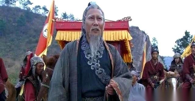 77岁的李善长跪在刑场上，哆哆嗦嗦掏出那块“免死铁券”，以为这就是最后的救命稻草