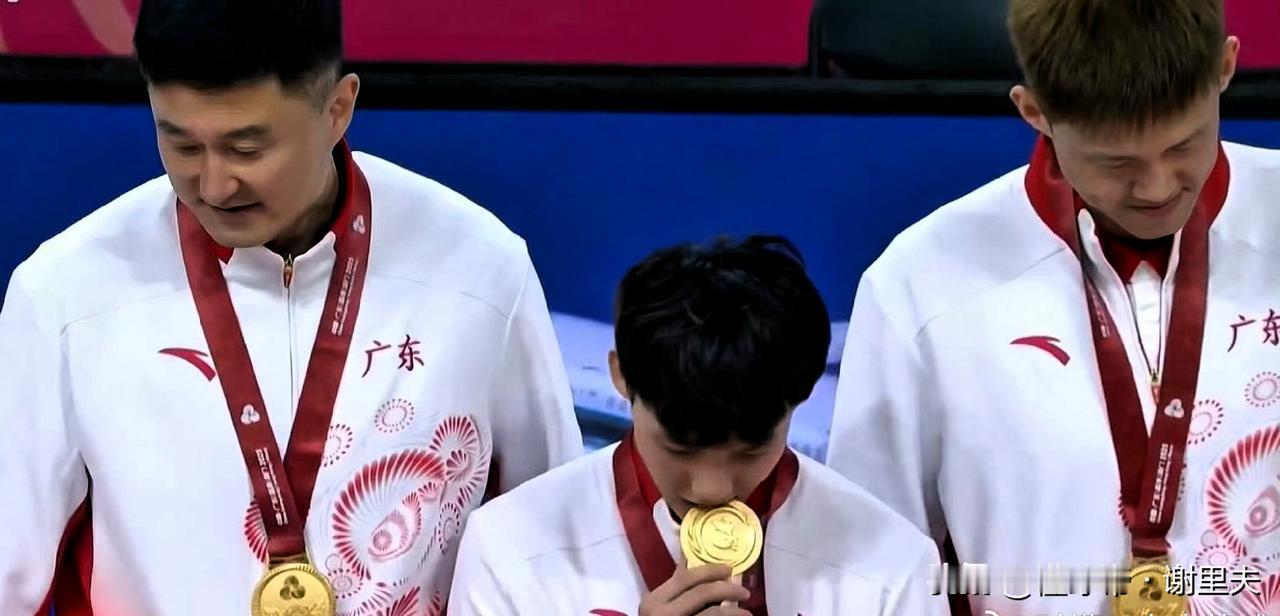 真看不懂了，徐杰再一次落选！中国男篮在全运会结束后，立刻宣布19人名单备战世预赛