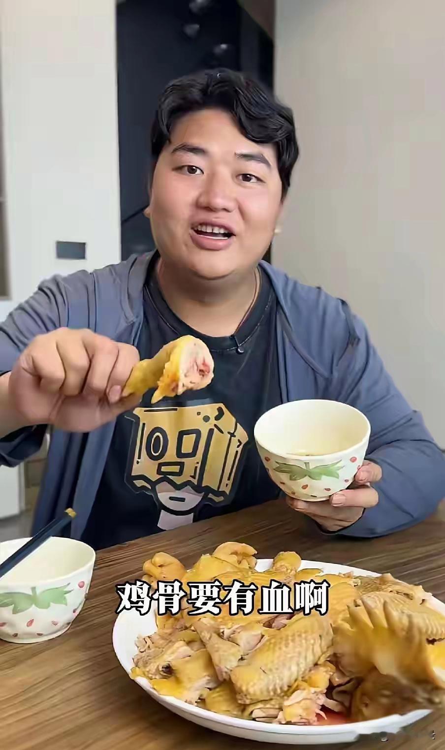 全红婵的哥哥真是吃了妹妹的红利，感觉越来越不讨喜，一个白切鸡让他挑起了南北饮食对