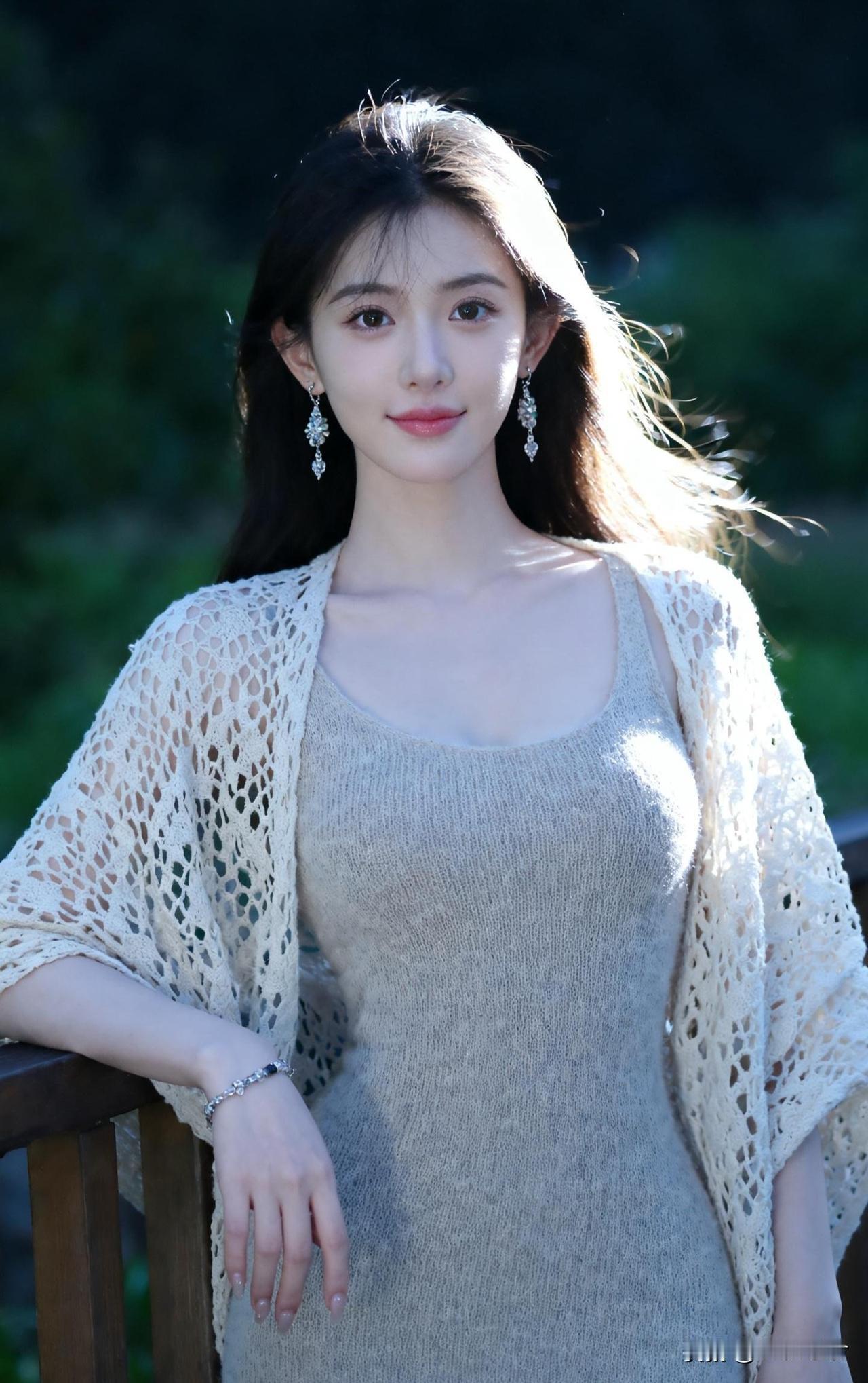 这位美女在阳光下显得好温柔哦！