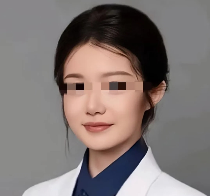 我把董小姐的事发给在欧洲留学工作的朋友看，他震惊的快语无伦次了，他说早知道这样他