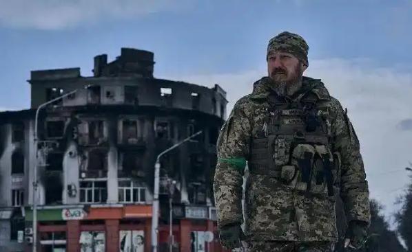 俄罗斯这回是真急眼了！不然不会专门对一个乌克兰军官发国际通缉令，这人就是乌克兰“