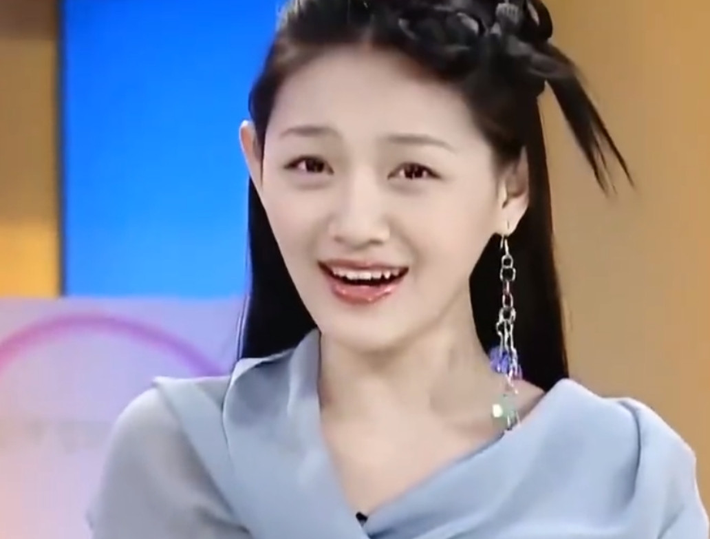 s妈太傻了！直接开口要钱太掉价了，而且还落人话柄，她真的不如大s聪明，应该多向