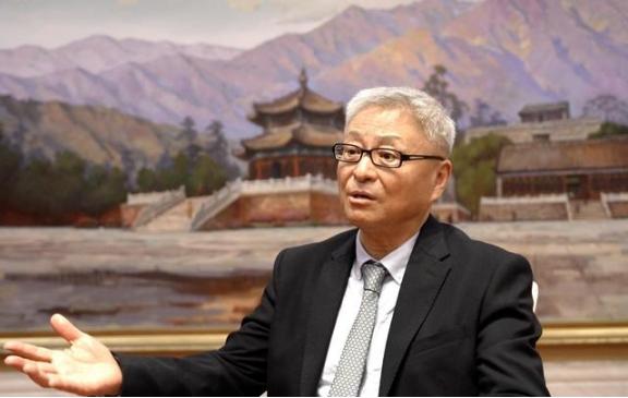 清华教授阎学通曾表示，我现在特别不同意搞什么爱国主义教育，这爱国不爱国不是机械灌