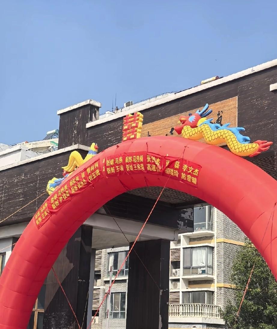 结婚都要一起拼嘛[笑着哭]