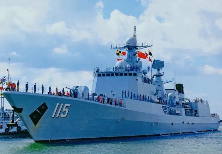 南海舰队的战舰特色鲜明。它装备最全、战力强，负责近350万平方公里的南海海域，这