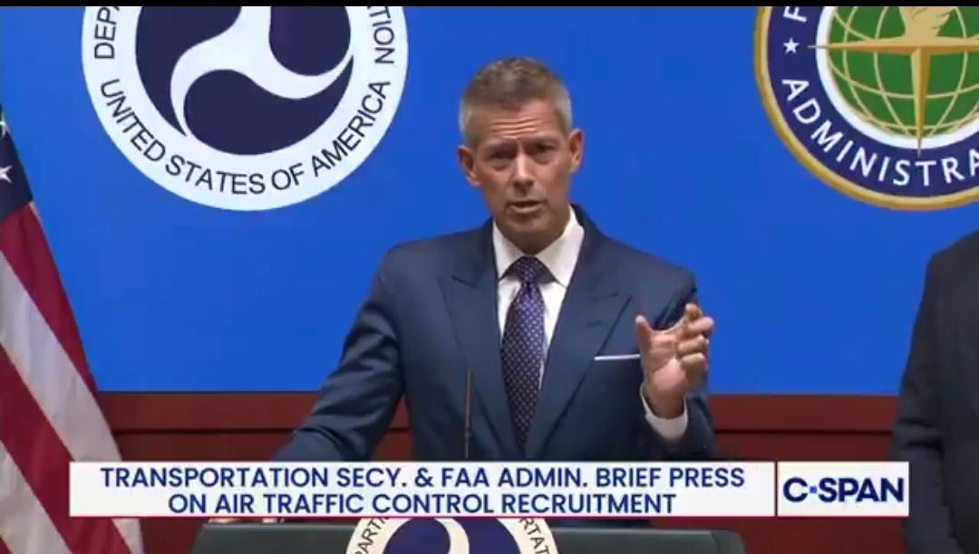 由于无法发放空管人员的工资，美国交通部宣布，从当地时间周五（11月7日）开始，美