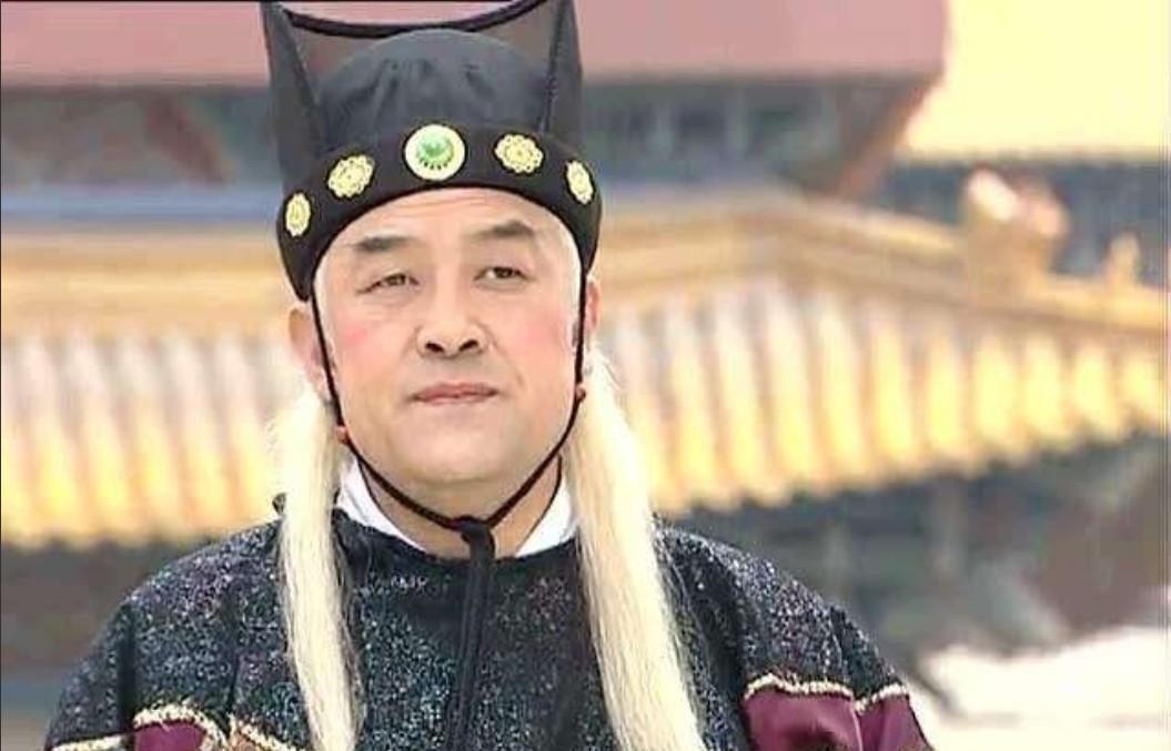 唐敬宗夜猎回宫，烛灭惨叫，宦官宣布“皇帝已死”。长庆四年凛冬，大明宫内一