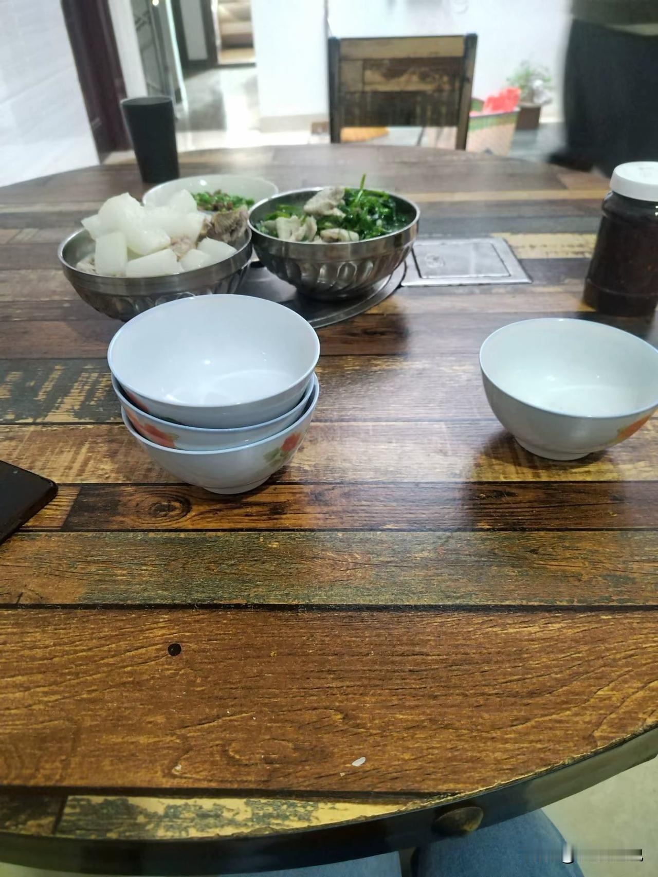 这样的亲家不结也罢，国庆女儿去了趟她未来男朋友家中，我问她搁未来婆家吃的啥？饭菜