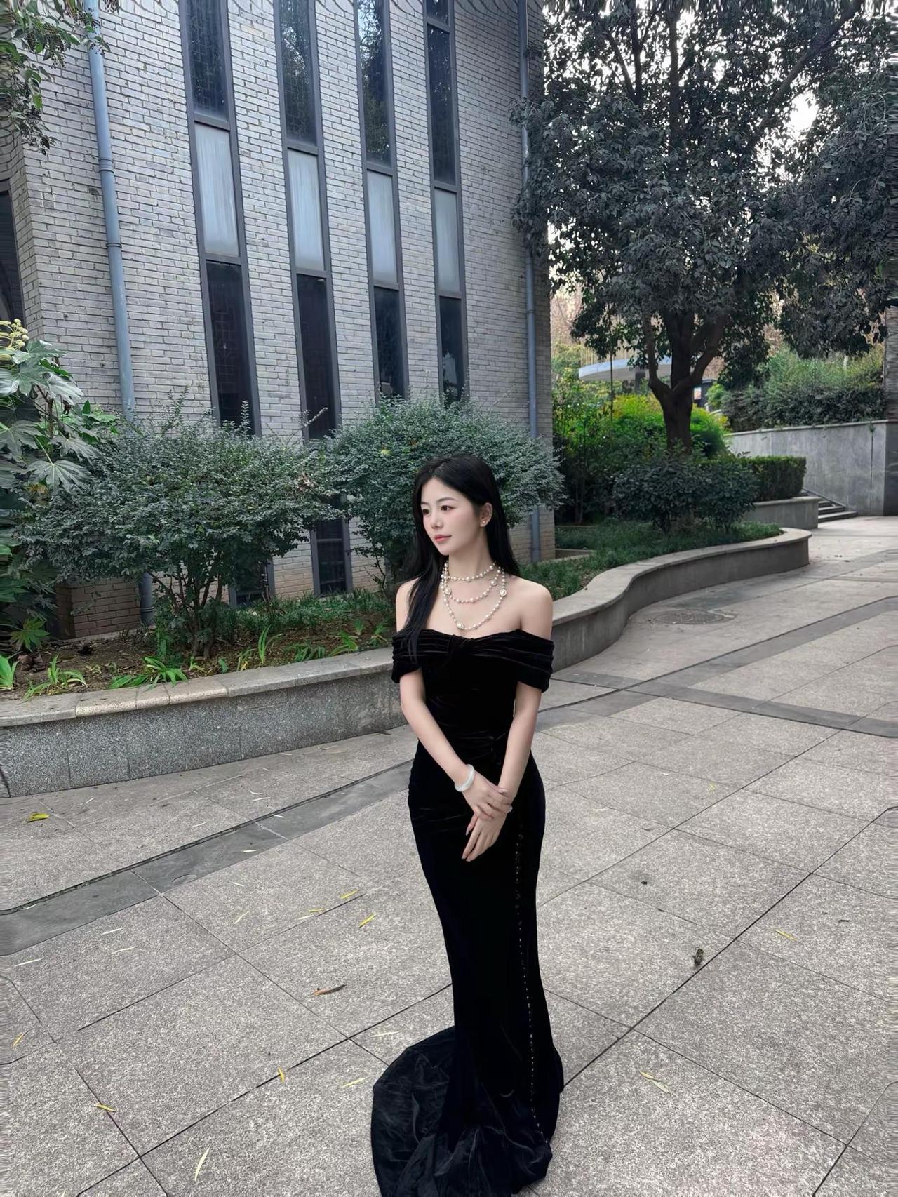 十字皇后礼服十字皇后礼服