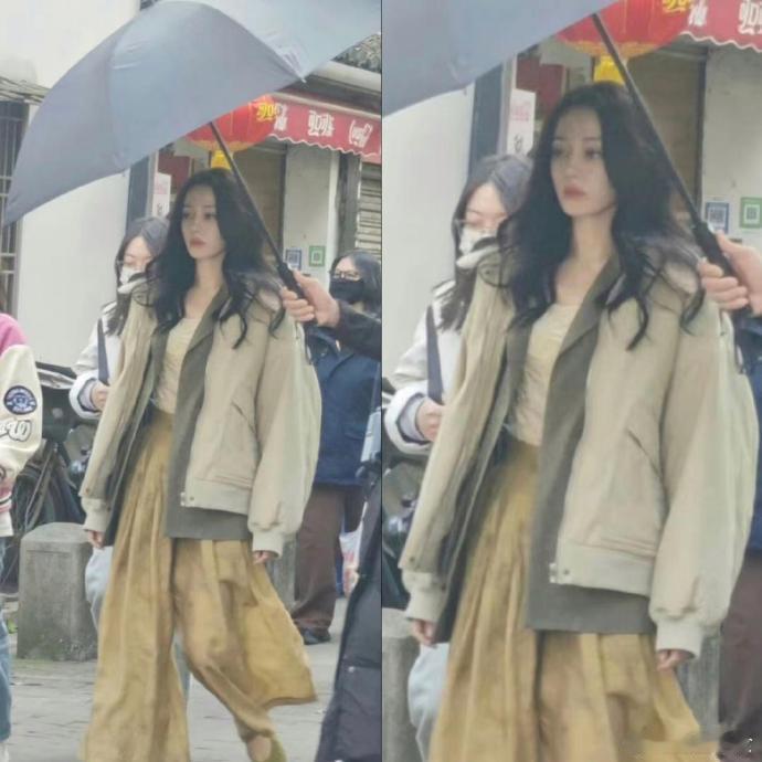 由于电视的宽镜头会放大人的比例，我们看到的演员基本严重失真发胖……听说这才是最接