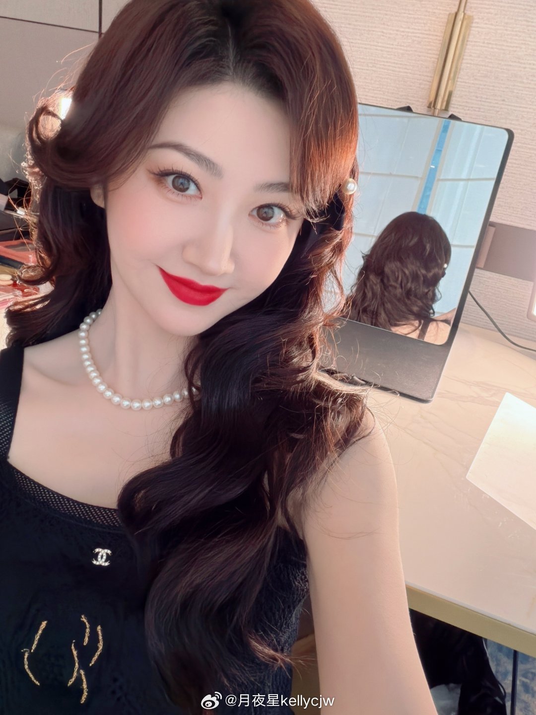 景甜|景甜孟千姿|景甜尤明许|景甜柳漾打工人熬到周五，电量不