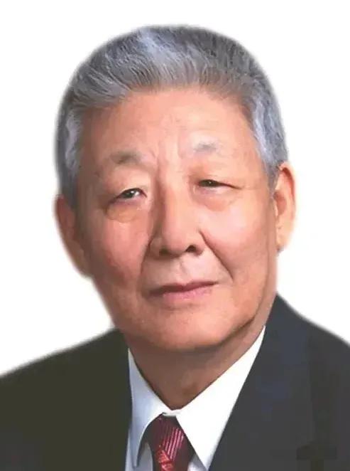 1970年，“东方红卫星”超重，孙家栋坚持拆掉毛主席像章，然而周总理却说道:“你
