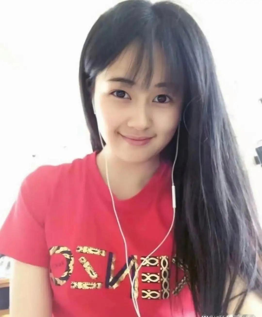 白鹿10年前长这样，当年她的同学打死都不会相信，这个大大咧咧的妞儿，能混到今天这