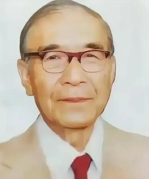 一天，85岁的邝安堃喝迷糊了，把家里23岁的小保姆当成了自己老婆。保姆没有反抗，