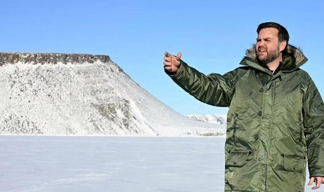 随着丹麦的强硬反对，美国似乎妥协了，不提动武，打断购买了。最新的消息是，美国政府