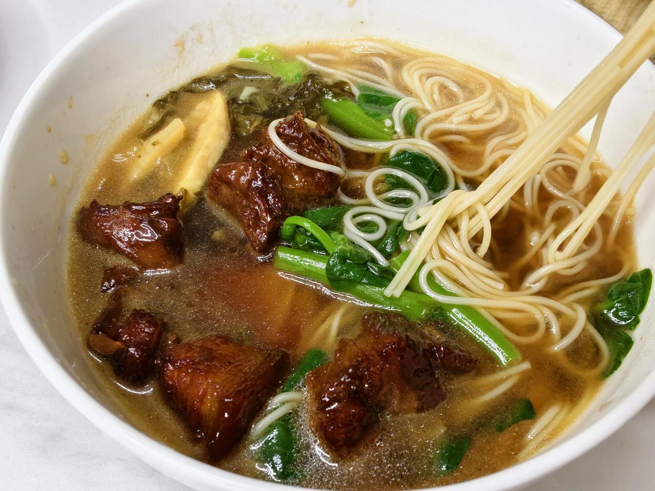 自己动手做早餐很难吗?对我来说，早餐是最重要的！我小时候家里有规定，不吃完