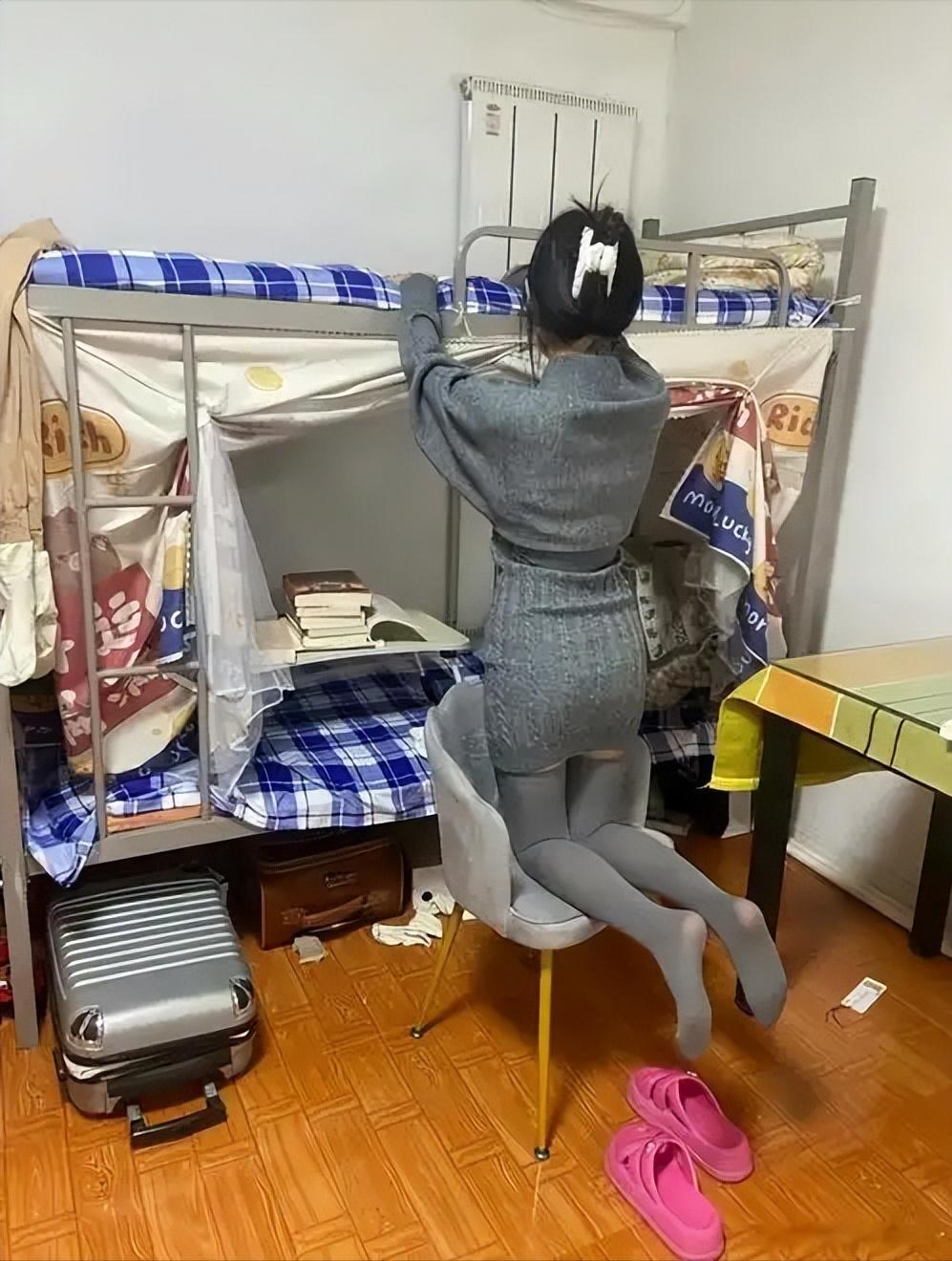 厂里广西夫妻把小姨子接来合租挤在一间房，帘子一隔三个人同住一屋，这波操作太炸裂了