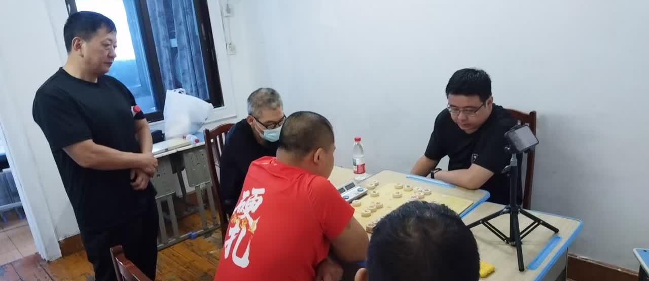 江湖棋坛再现番战，湘籍省冠刘泉对抗广东十虎朱少钧十番在郴州棋院收官。刘泉作为