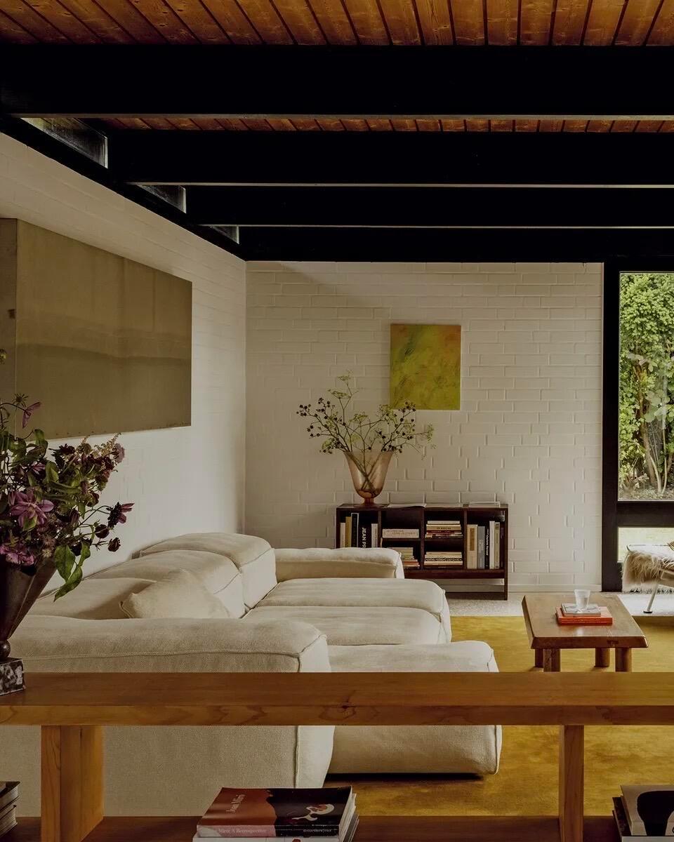 家居设计｜西海岸风格汉堡的西海岸氛围，充满了各色的摆设。唯一贯穿不变的就是温暖的