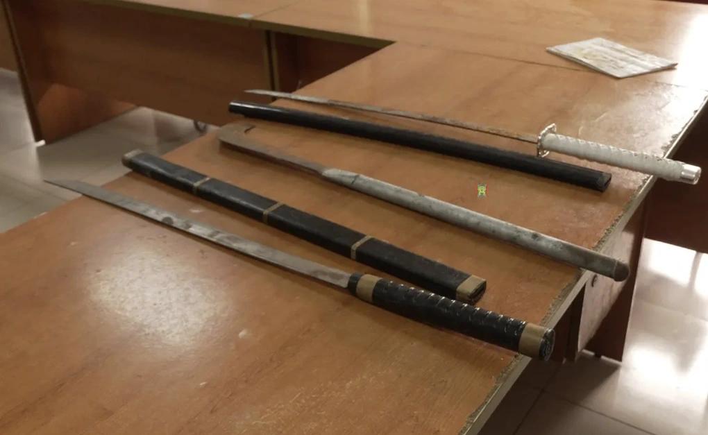 越南2少女吃醋，70人准备打架受试者称，兰安（16岁，太平省天海市）和阮玉（1