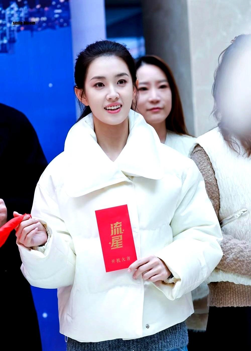 在广大网友的期待中国民夫妇王皓祯、郭宇欣新剧《流星》今日开机了，这次是两人第二次