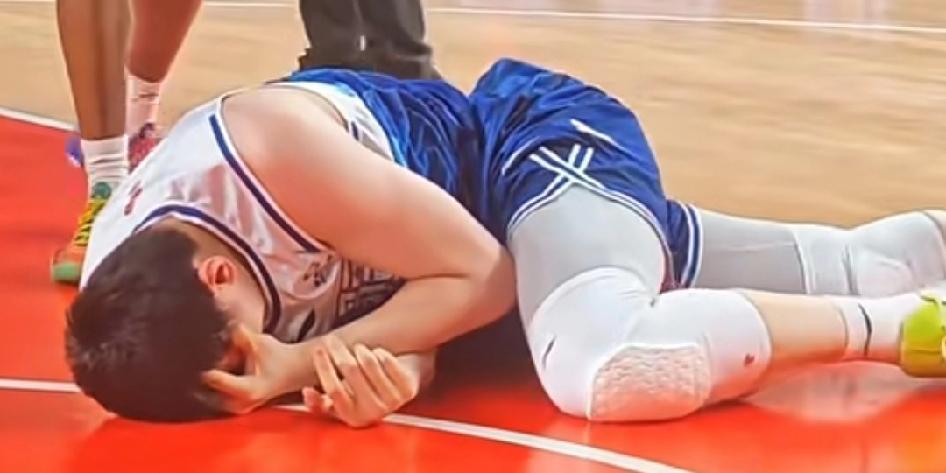 新疆伊力特男篮又，又，又……一位伤病，赛季报销了，昨晚在对阵上海久事男篮的比赛时